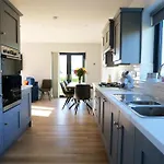 4 Bedroom House By Travel Lets Homes With Sea View Holiday home