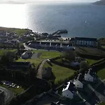 4 Bedroom House By Travel Lets Homes With Sea View Holiday home *