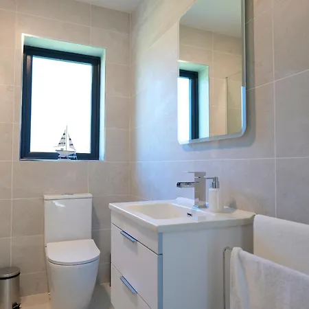 4 Bedroom House By Travel Lets Homes With Sea View * Portsalon