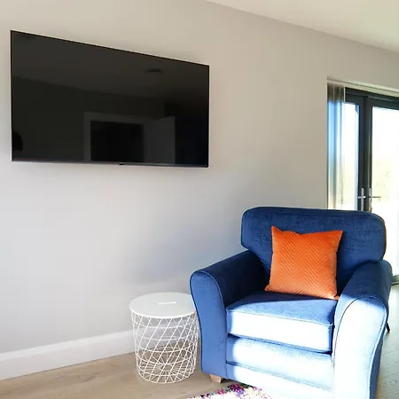 4 Bedroom House By Travel Lets Homes With Sea View