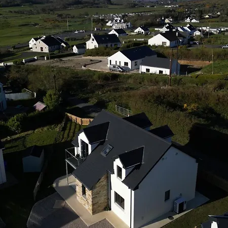 4 Bedroom House By Travel Lets Homes With Sea View