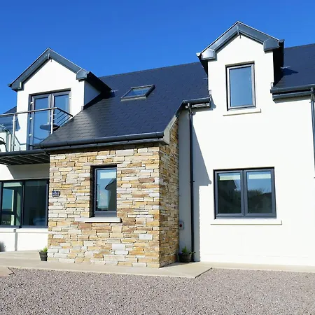 Dom wakacyjny 4 Bedroom House By Travel Lets Homes With Sea View Portsalon