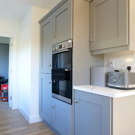 4 Bedroom House By Travel Lets Homes With Sea View